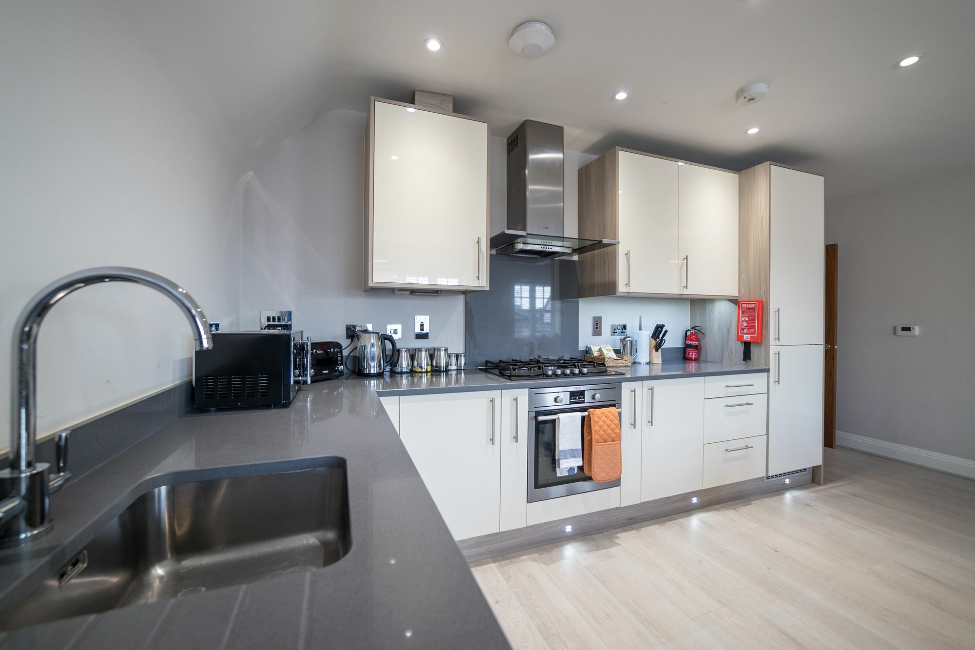 Helios Court Penthouse Serviced Apartment By Ferndale Maidenhead Eksteriør bilde