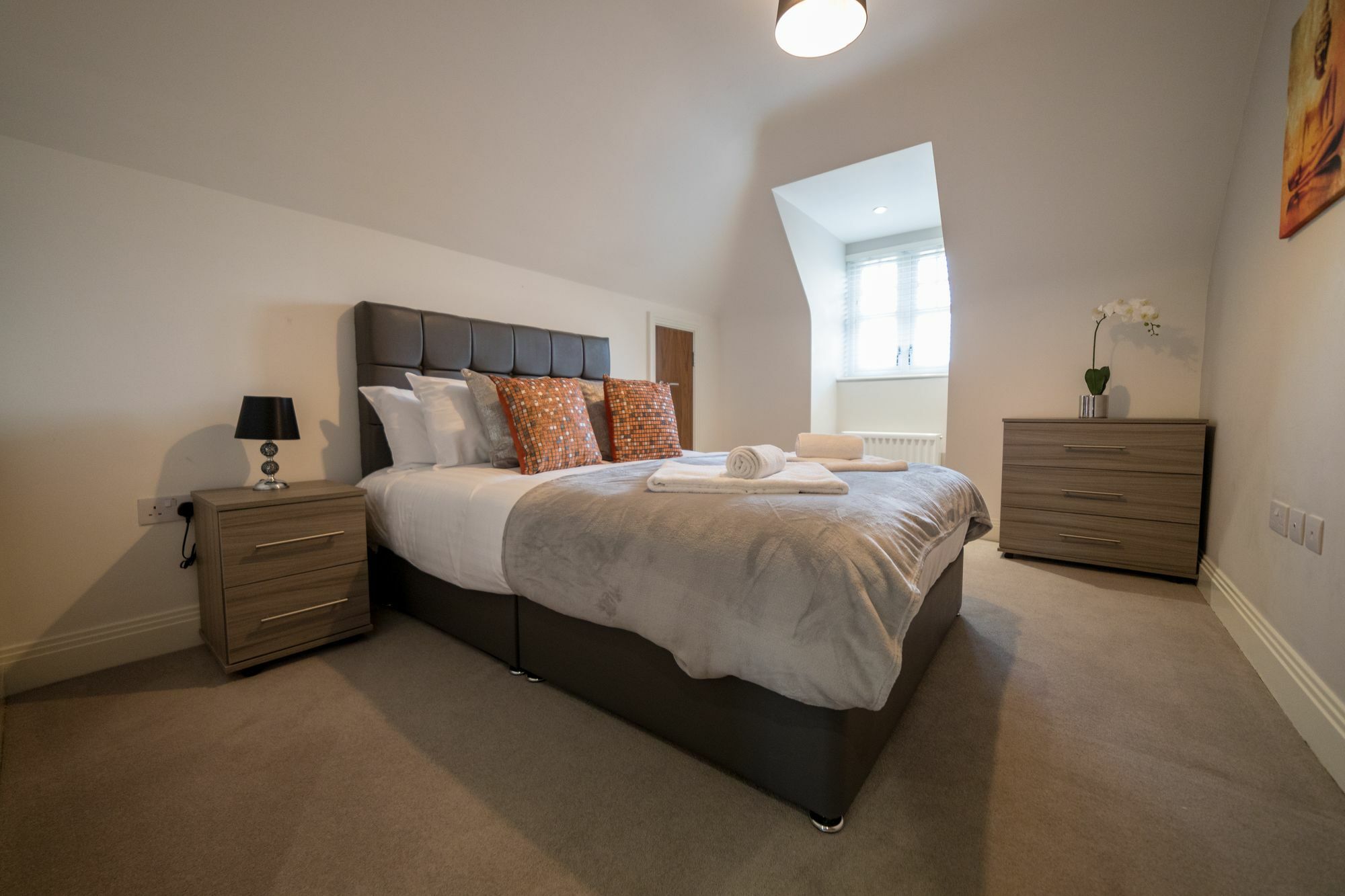Helios Court Penthouse Serviced Apartment By Ferndale Maidenhead Eksteriør bilde