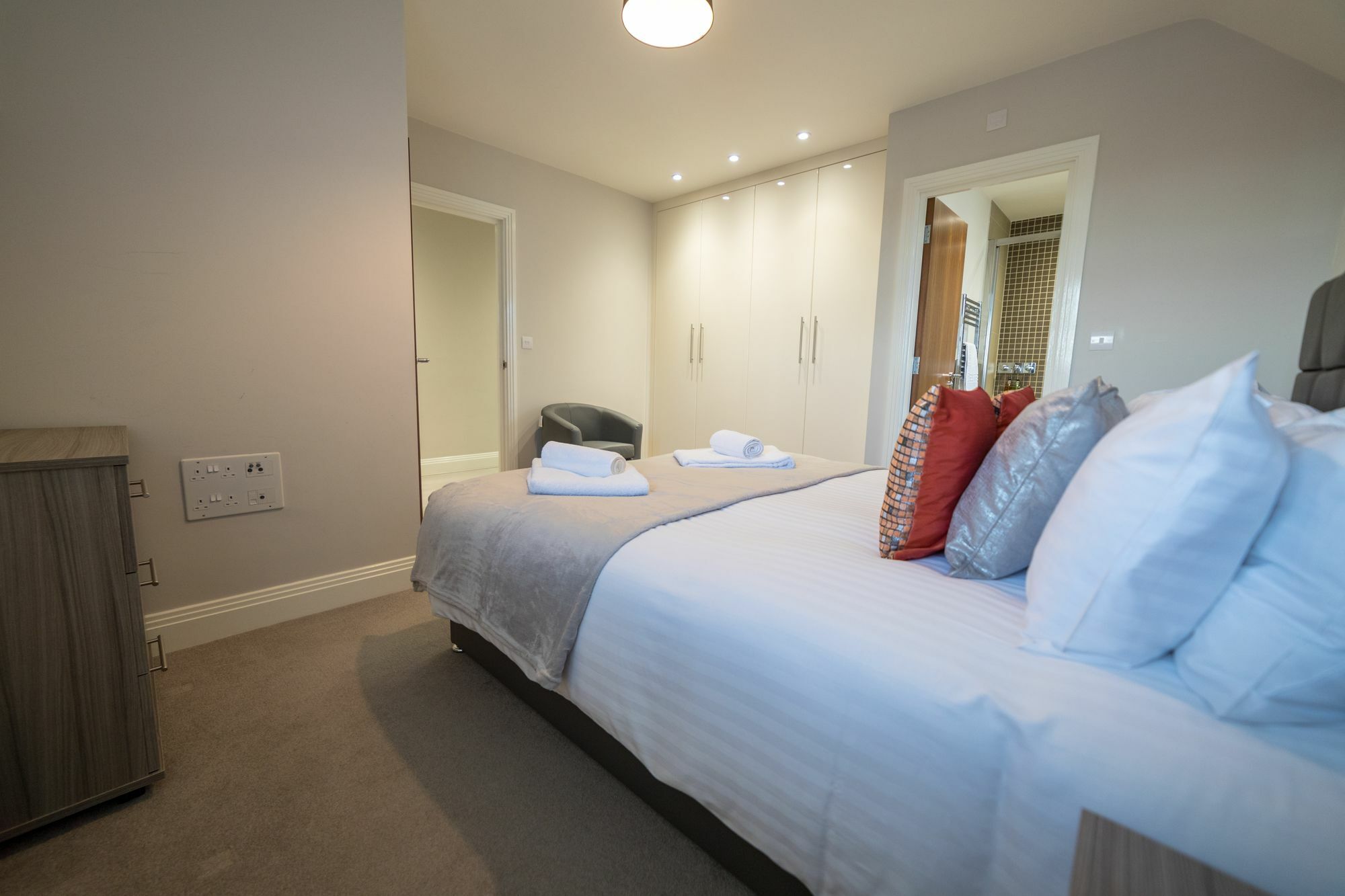 Helios Court Penthouse Serviced Apartment By Ferndale Maidenhead Eksteriør bilde