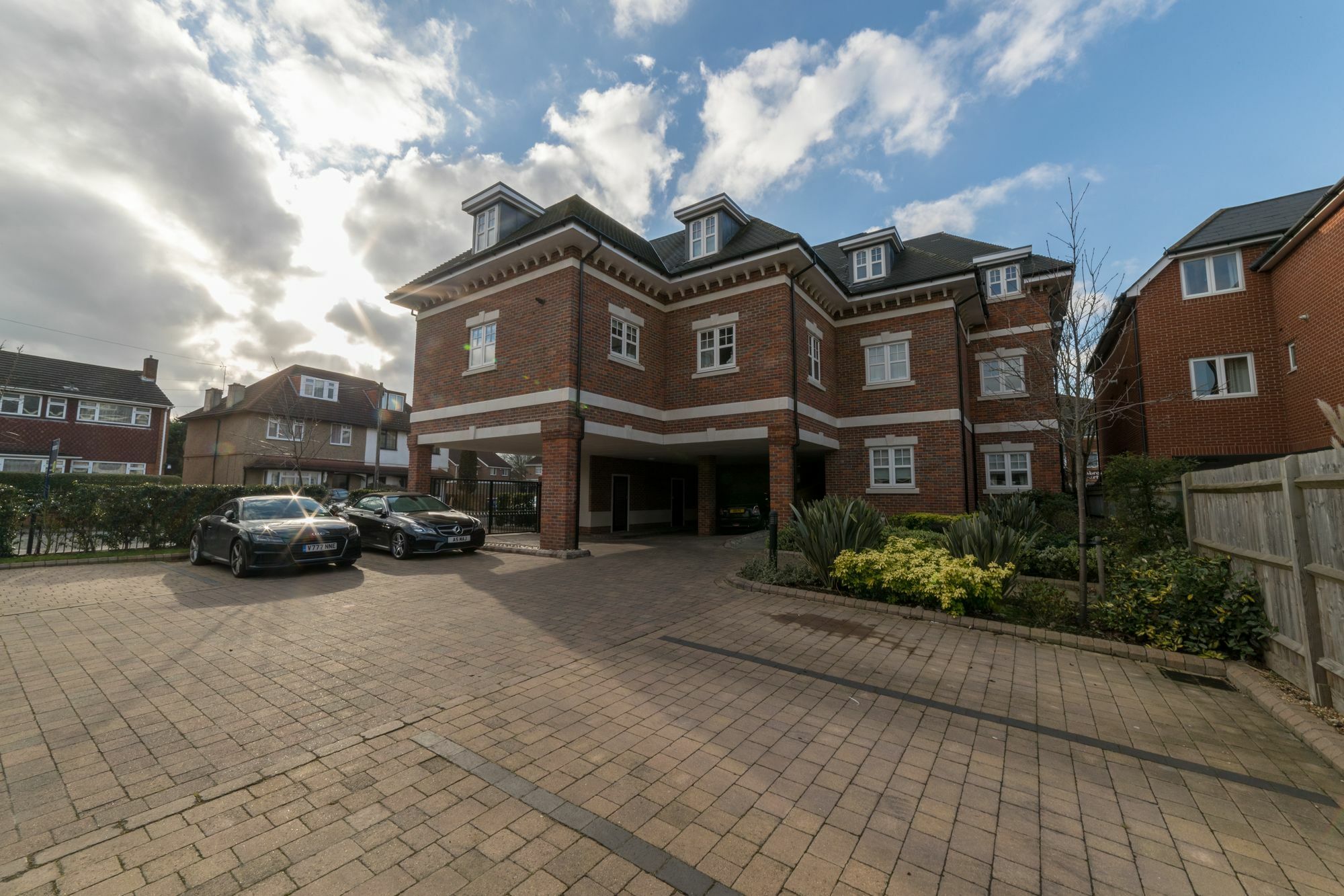 Helios Court Penthouse Serviced Apartment By Ferndale Maidenhead Eksteriør bilde